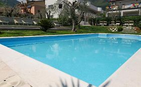 Borgo Degli Ulivi Residence Di Olympic Garda Lake